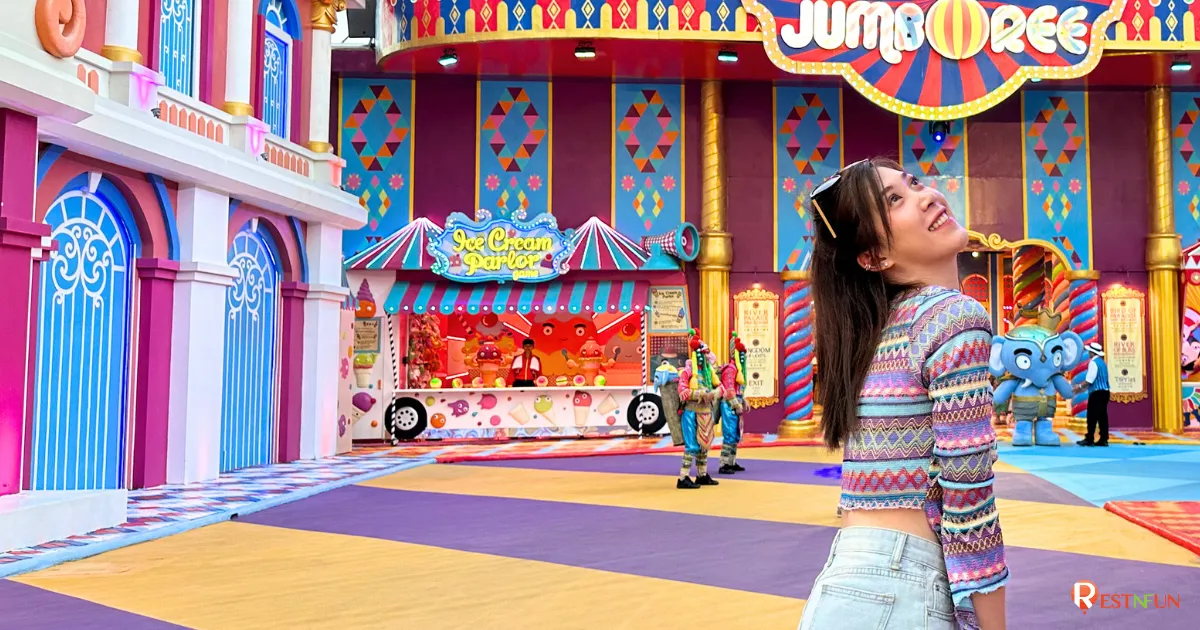 Watching the fantastic show at Phuket Carnival Magic